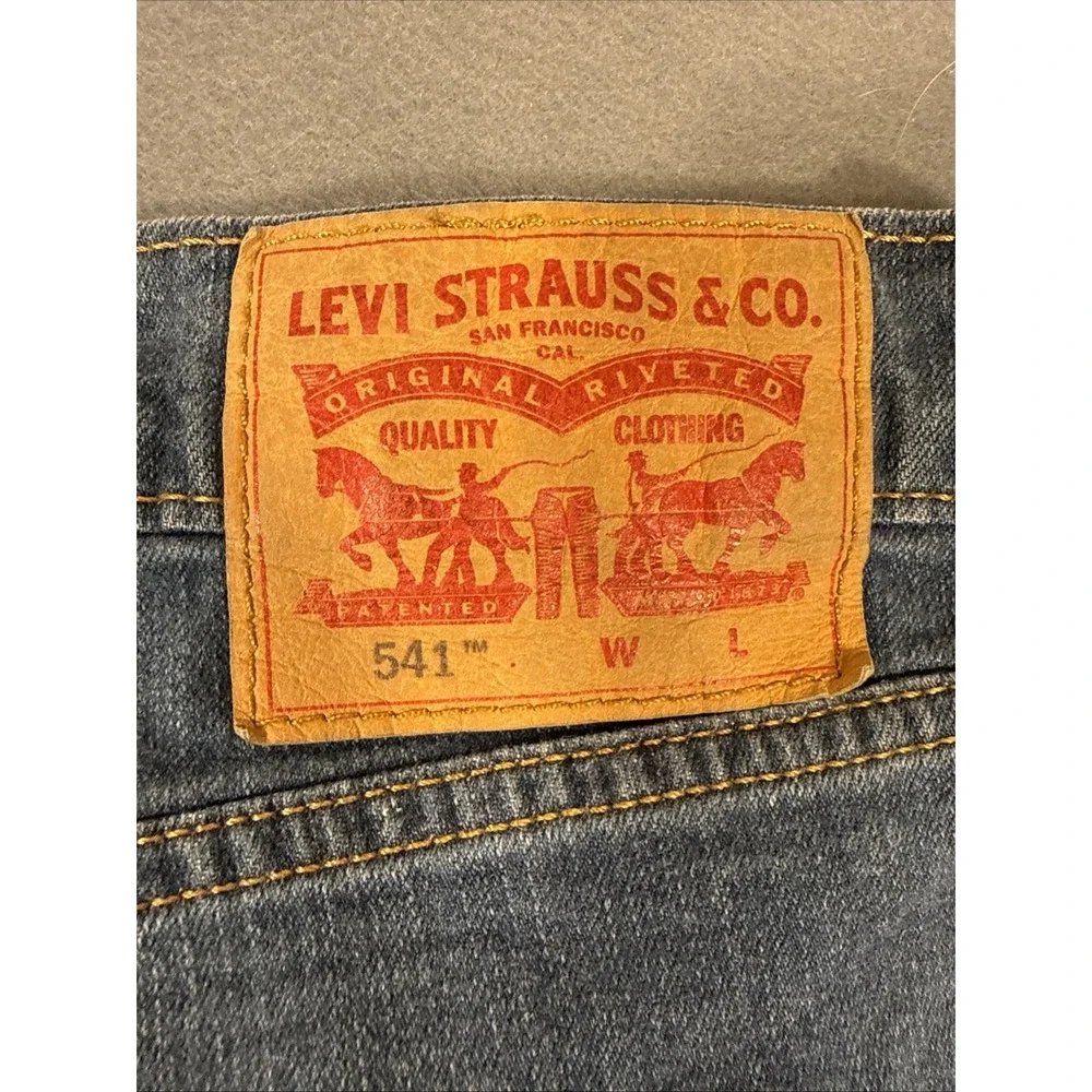 Levi's 541 men's jeans 50x32 straight leg light wash